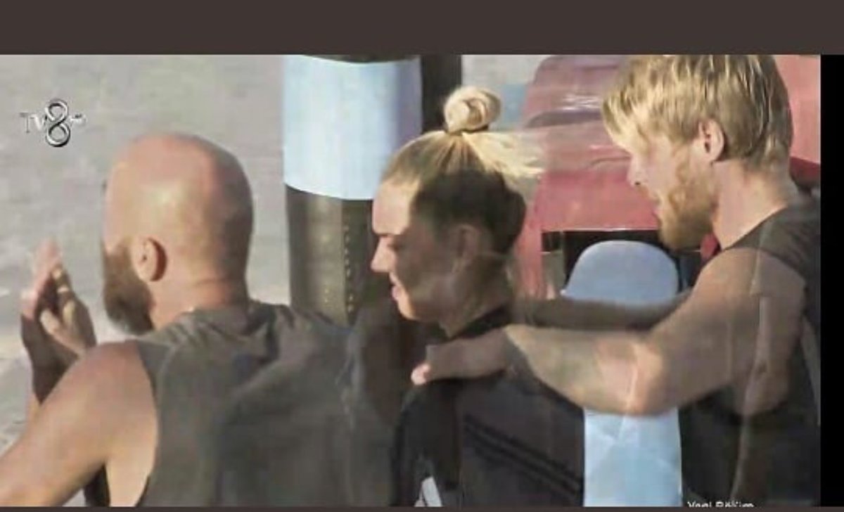 Damlascarvin's tweet photo. #YunusEmre kime masaj yapsa gidiyordu. Barış büyüyü bozdu Yunus emre gitti aq sjajjs

 #survivor2020 https://t.co/JWaQOlLRbb
