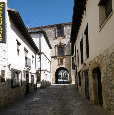 memescastilla's tweet photo. Abro hilo de pueblos de Castilla preciosos y no muy conocidos 💜

RT para difundir

-
1. Covarrubias, Burgos https://t.co/PxYg7WcrSe