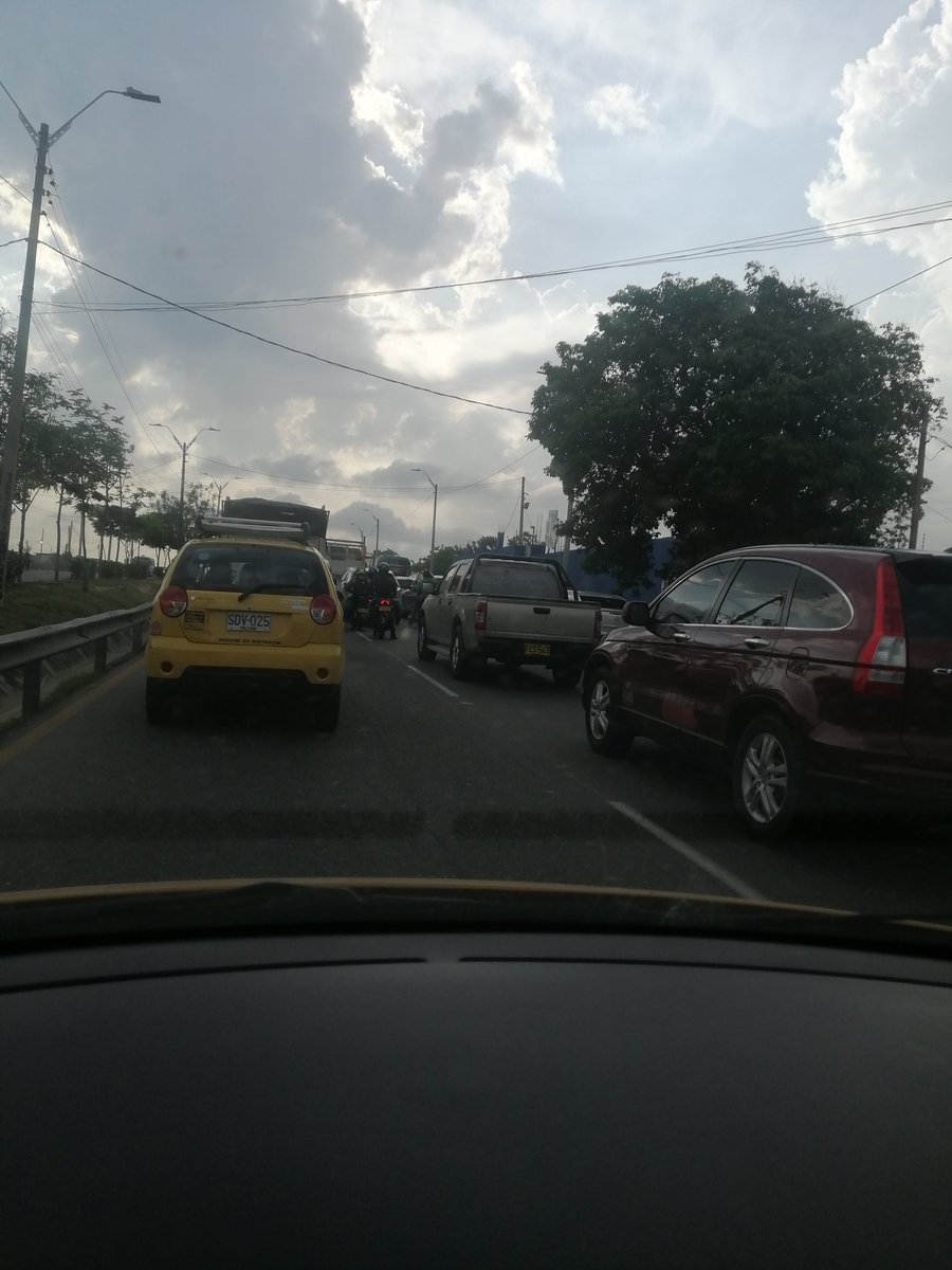 JR4ROMERO's tweet photo. @TransitoBaq barrio 20 de julio trancon https://t.co/K88CQEqm01