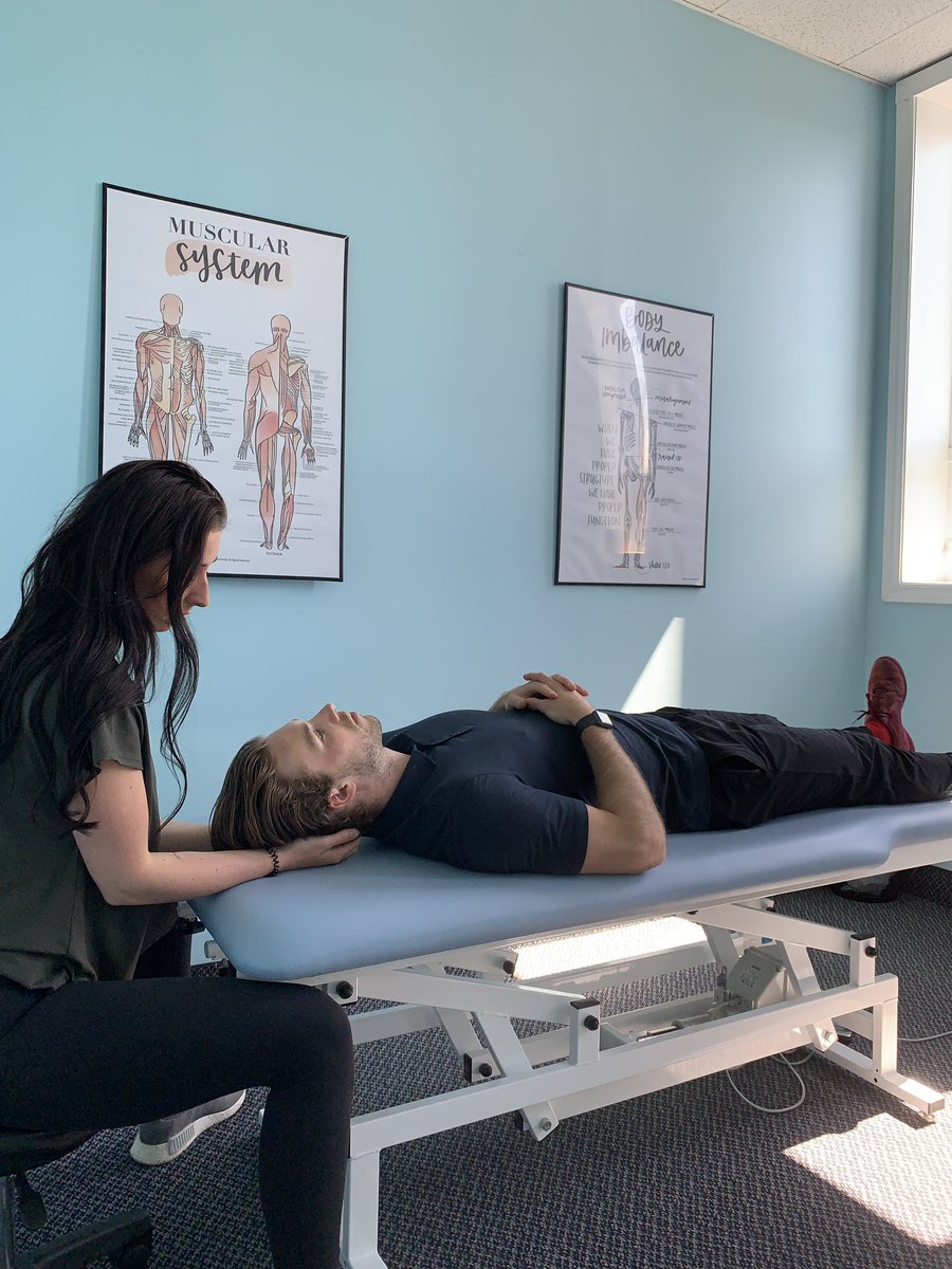 OsteopathyUnion's tweet photo. Alison demonstrating an OA release! This is one of our favourite techniques for helping clients to ease guarding during a neck treatment, and can help you relax after a stressful day of work! #painrelief #neckpain #manualosteopathy #holistichealth #handsoncare #tuesdaymotivation https://t.co/wUMdRXowKU