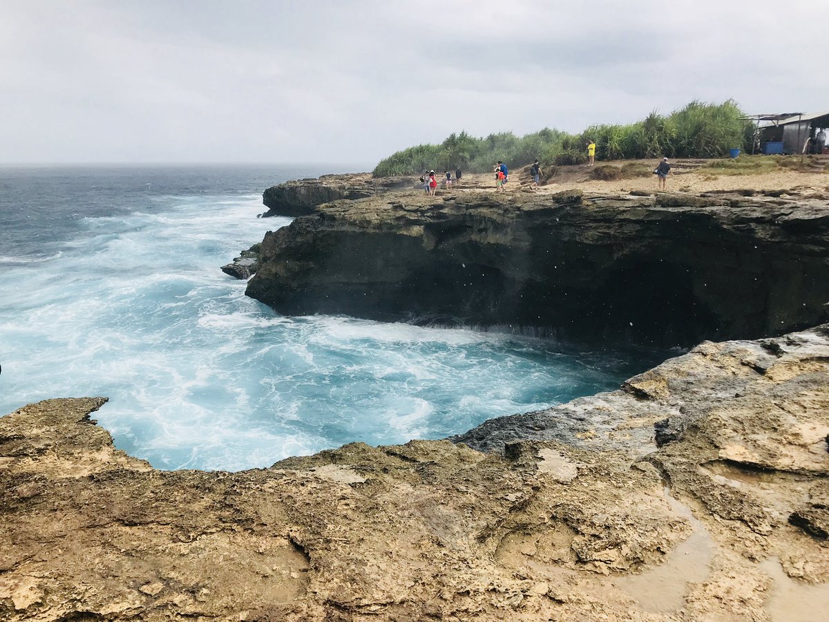 alexnewco's tweet photo. #bali my favorite place on the earth https://t.co/4vVf9tDhBz