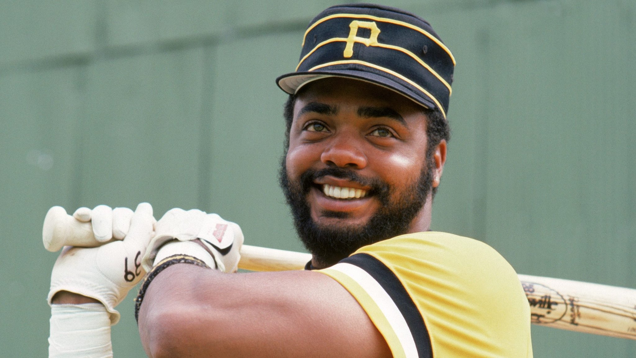 6/9

Dave Parker turns 69 years old.

Happy birthday to the Cobra. 