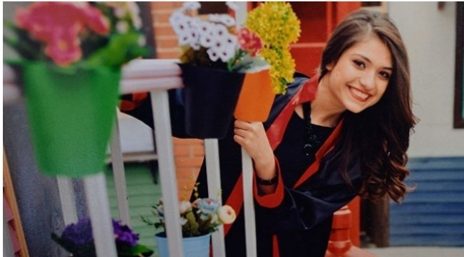 “Öğretmen oldum ben” mutluluğu ile öğrencilerine, mesleğine ve gençliğine doyamadan şehit edilen #AybükeYalçın’ı vefatının yıl dönümünde rahmetle anıyoruz.