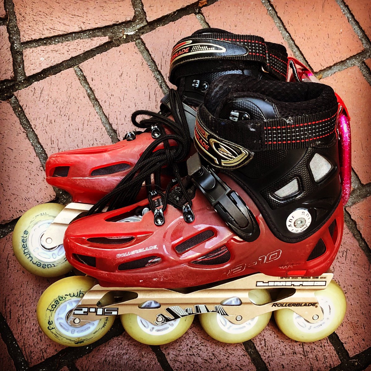 sk8er_trueno's tweet photo. 買ってから8年経つけど現役。
2月に伊織の舞台観に行った時に履いて以来かな?久しぶりに履く。
#inlineskate #rollerblade #rb10 #custom #hotrodframe #limitededition #cityrun #inlineskating #cityskating #urbanskating #flyingeagleskates #lazerwheelz #80mm #orange https://t.co/2ORvNEFQxc