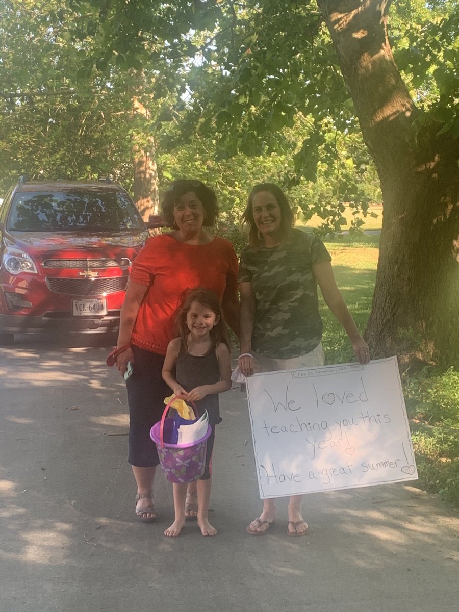 rjtegerVB's tweet photo. You know you have THE BEST teachers when they take the time to drive all the way to your house to tell you how special you are ❤️. Couldn’t have asked for a better Kindergarten year for my girl. We will miss you @MarilynHaste and @DeniseGlatt! @CreedsES https://t.co/b40UzOzDvz
