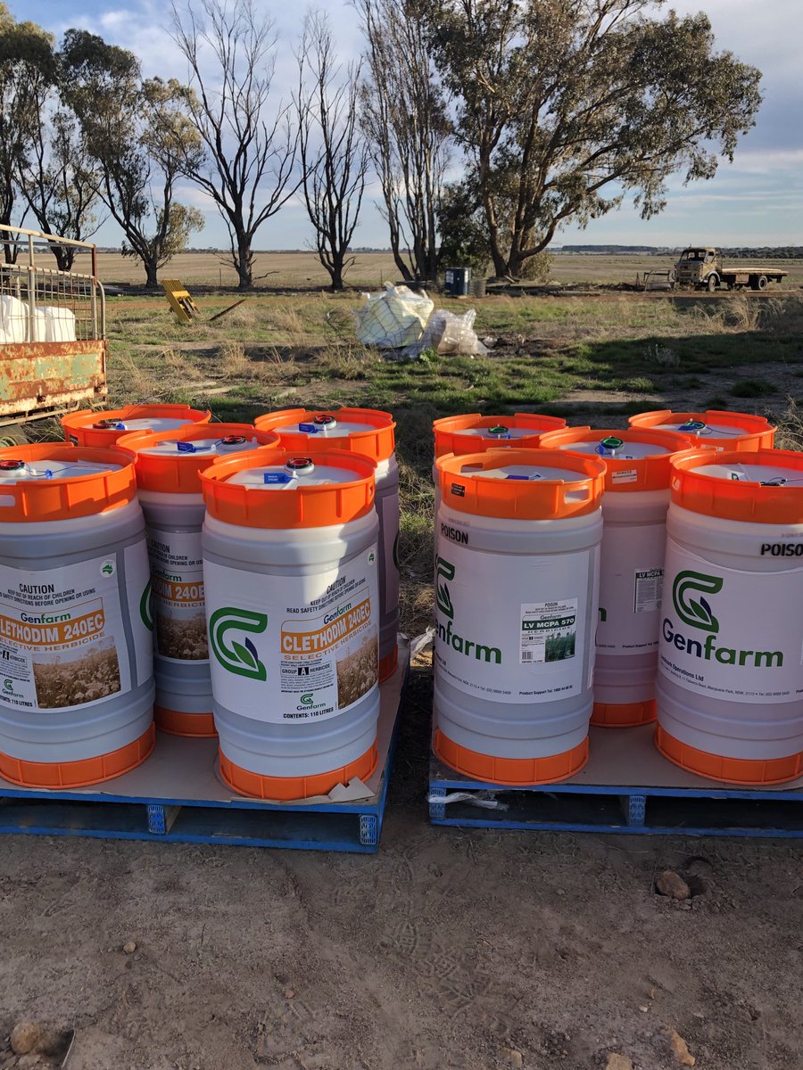 2 completely different chemicals...same drums same labelling...do the big companies not get it or not care ...somewhere...someone will mistakingly put out MCPA on Canola or Lupins