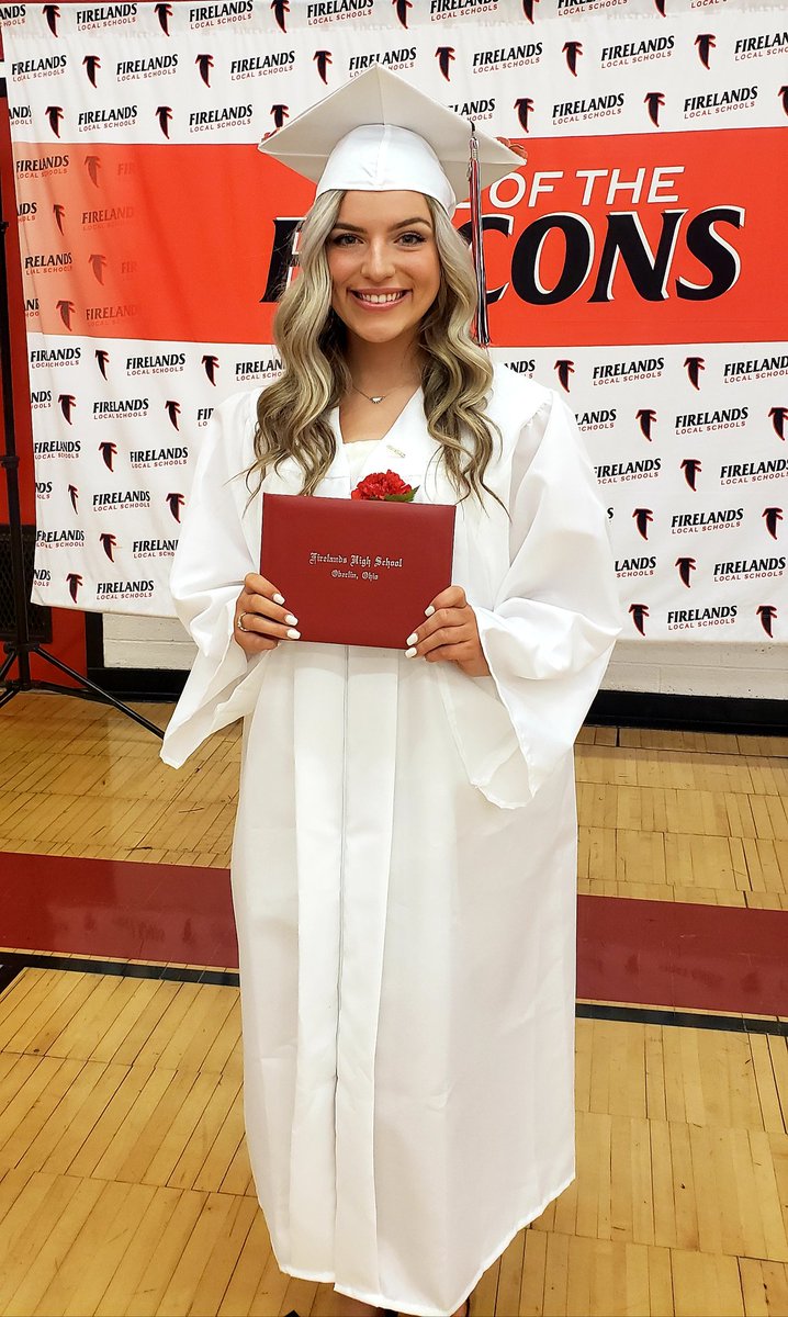 Falcon_update's tweet photo. It's a great night to graduate! 
Best wishes to these FHS graduates!

@FHSFalcnPrin @FLSDSuper @MrsKeenerFHS @FLSDhsCounselor 

#FirelandsFalcons
#FHSSeniors2020 https://t.co/CsDhavJd9a