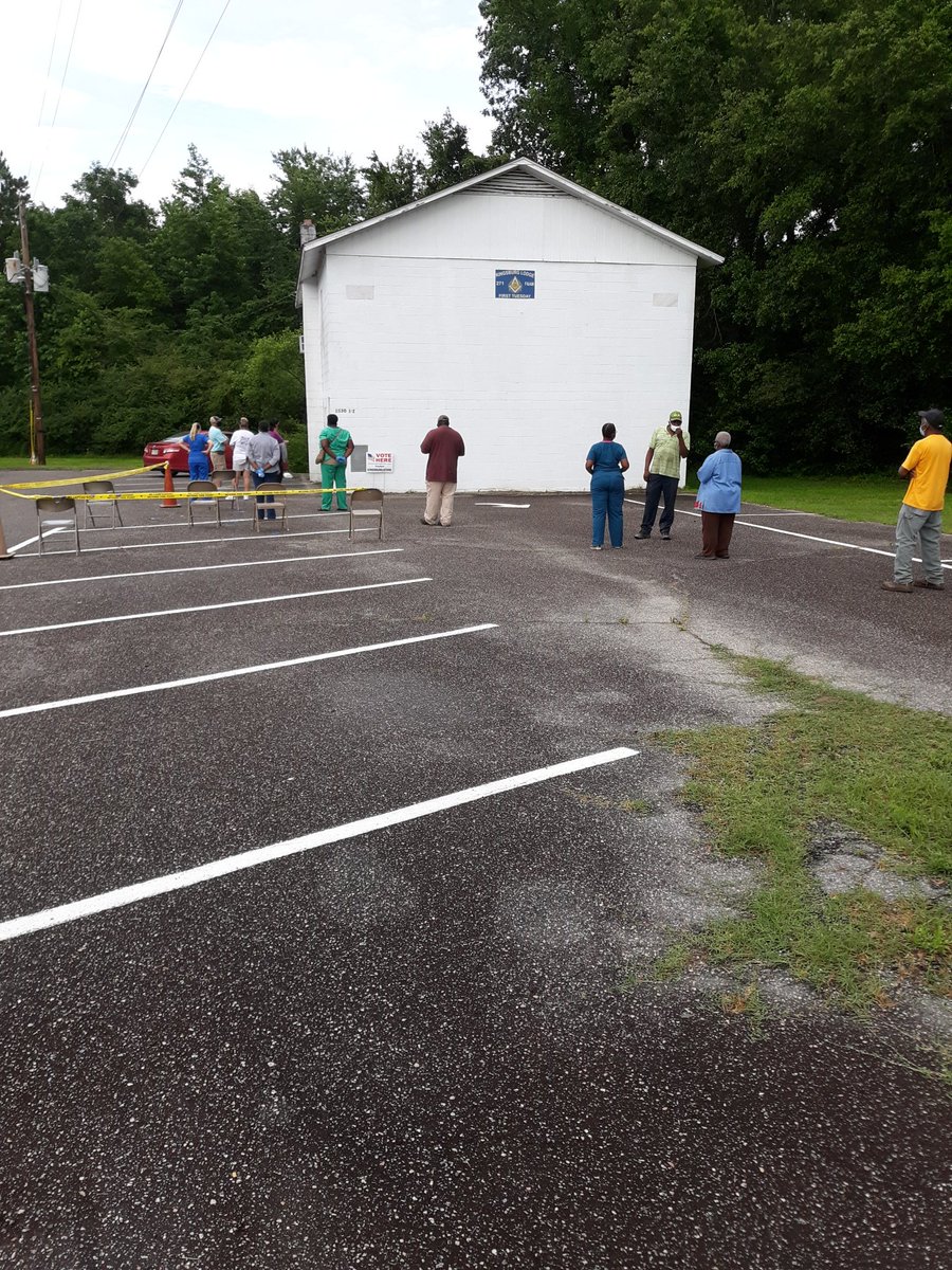 carolinagal2976's tweet photo. Waiting in line to vote with my son. The line is not as long as it looks because of social distancing. #SCPrimary #PleaseVote #LindseyGrahamNeedsToGo https://t.co/Iw7oWwGPT8