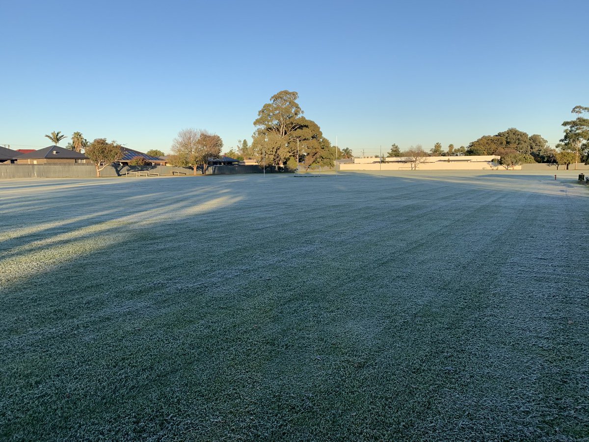 Nathanjw86's tweet photo. Very cold but beautiful start to the school day in Adelaide this morning! The Forbes oval is looking fantastic. Hopefully this will inspire some writing. #winter #Adelaide #DECD https://t.co/oXR8nb8pln