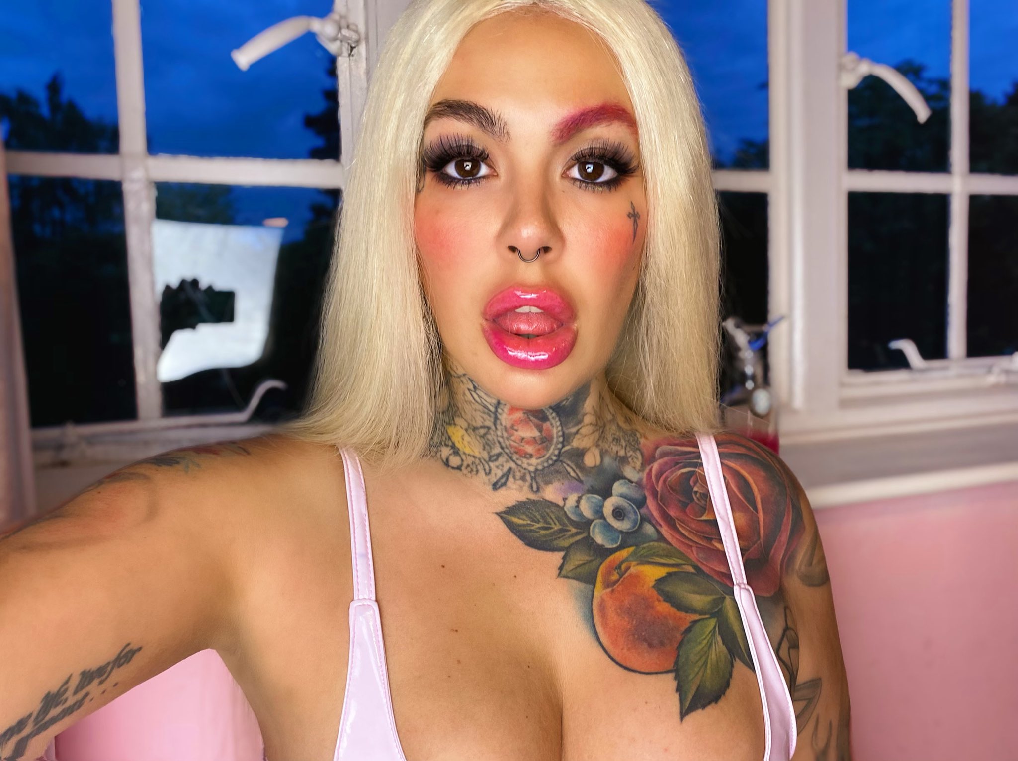 ＪＥＮＮＡＦＥＲ ＬＥＥ Trophy Bimbo🏆💖 on X: Blow up doll series on my onlyfans  now! #whowantstobeamillionaire t.coGRzIxgWvrD 💖😈  t.comfNSzkEdbc  X