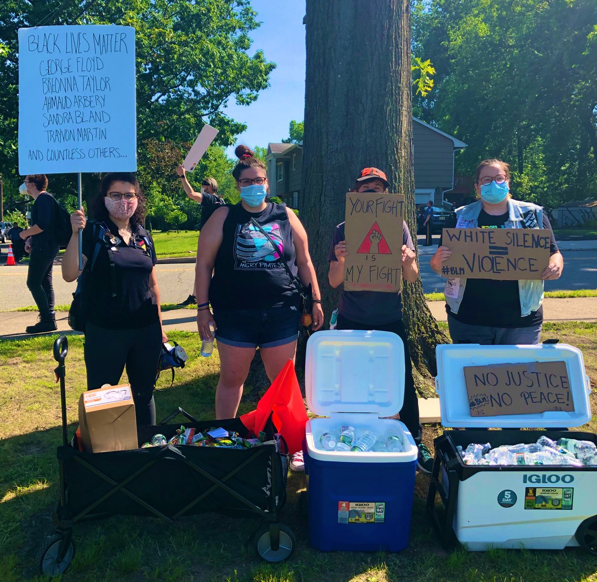 juulifuu's tweet photo. #NJSTANDSWITHBLM showed tf UP today in Paramus, NJ. between flipping off and cursing the assholes that continuously drove past screaming unpleasantries at us and keeping everyone hydrated along with the medic team, we did a lot of good work today. #NJPROTEST https://t.co/STvn3QRWal