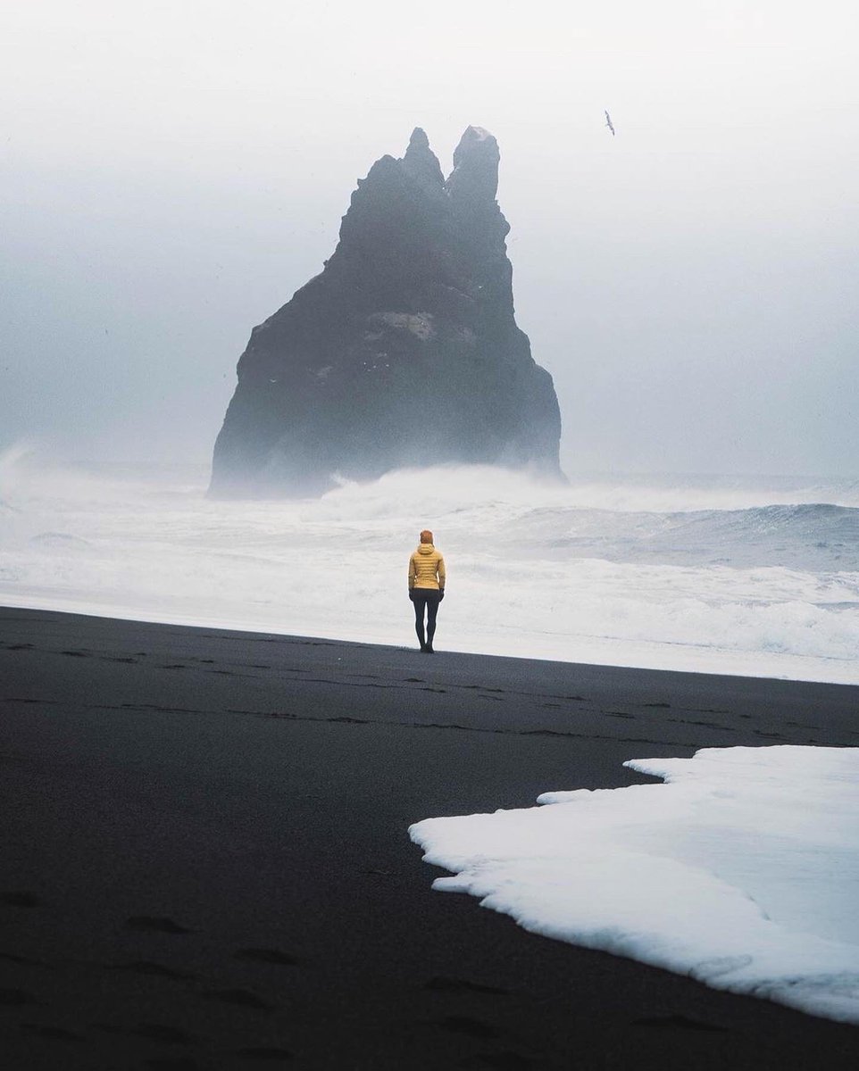 earth's tweet image. Moments in Iceland.