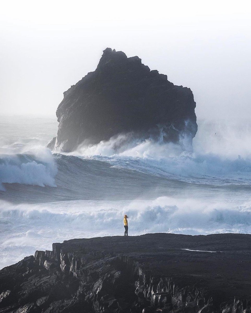 earth's tweet image. Moments in Iceland.