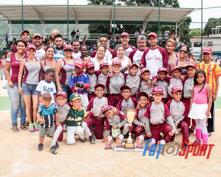 ligaince's tweet photo. Traemos de vuelta en gráficas a la Selección Campeona del #Estadal2016 🏆⚾️ en la categoría #Iniciación 🤗🤗🤗
•
@fevebeisbol
@AsoAraguaBB
@CBMLosPotros
@ClubIncitos
@AguiluchosClub
#Sudamtex
#LosCriollos
#Manpitos https://t.co/HJqGiks6dN