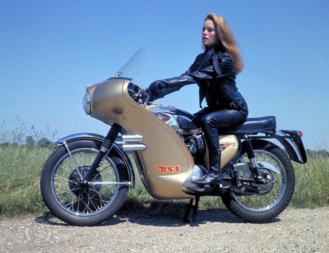 Happy birthday to Thunderball Bond girl Luciana Paluzzi!  83 today! 