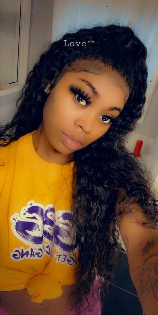 AsianDaBrattt's tweet photo. Fuck that makeup shit today...I’m Thuggin 💜 https://t.co/9ki0BzHPTO