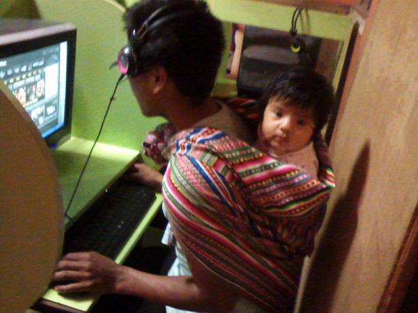 SomosSarcasmo's tweet photo. —Mamá me voy al cyber a jugar.
—Llévate a tu hermanito y cuídalo.
—Pero mamá.
—Lo llevas o no me sales, carajo.
— https://t.co/dcoTlF5Yyx