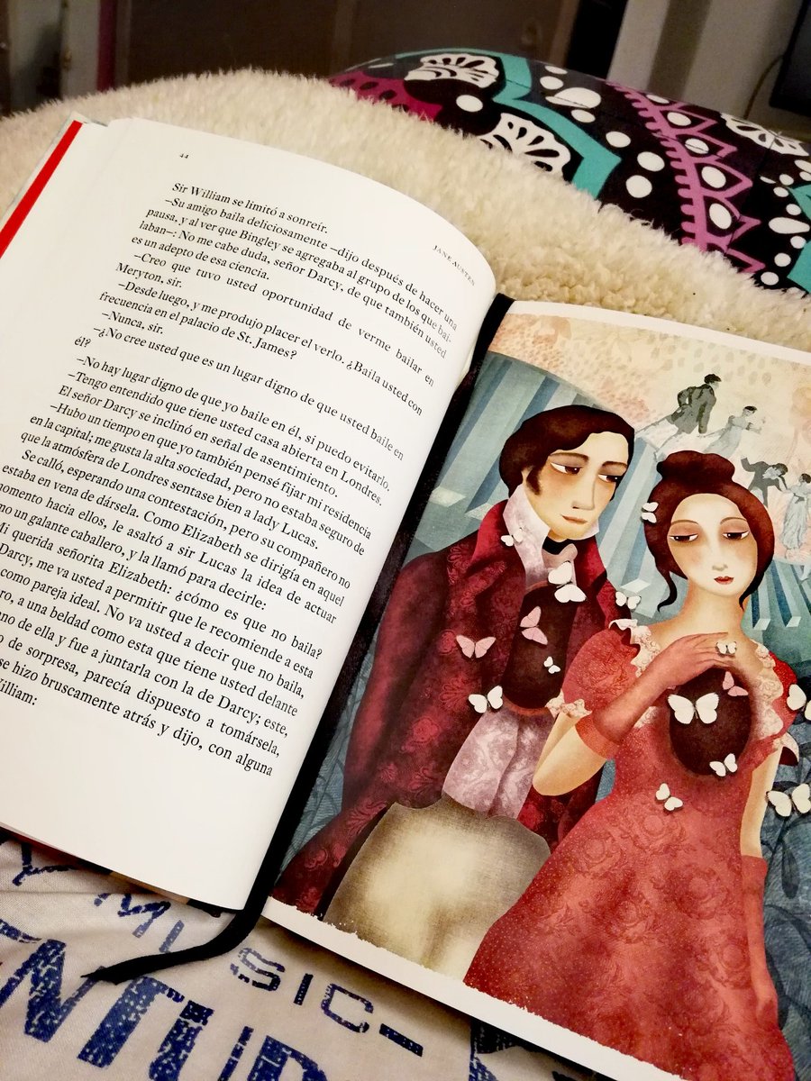 lizzie_2038's tweet photo. No soy de releer libros. Pero, hace un rato de la nada saqué "Orgullo y Prejuicio" del librero, y acá estamos.
#BookWorm #Bookphile #PrideAndPrejudice https://t.co/enGLJbW3hl