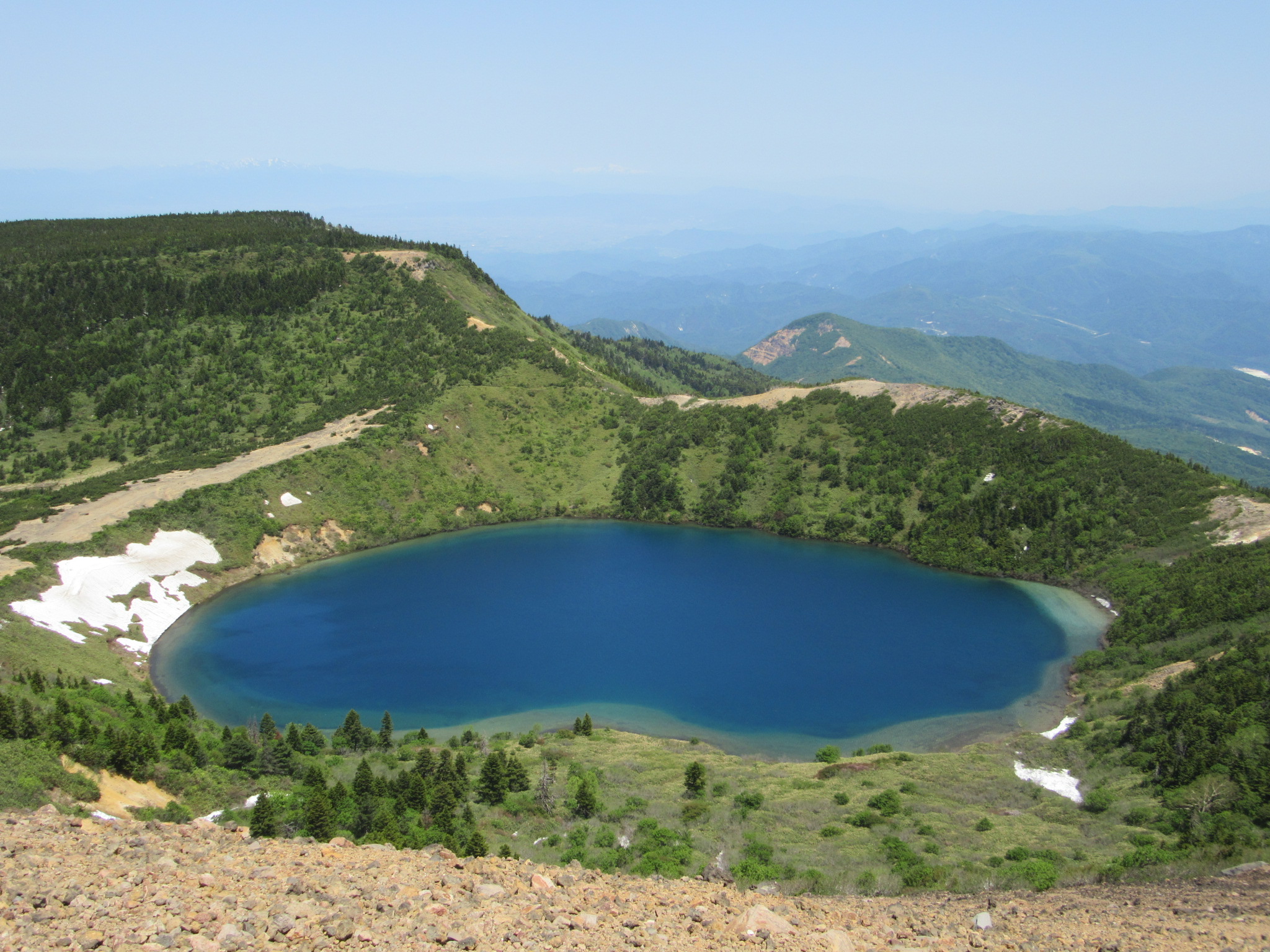朝日新聞福島総局 本日10時から浄土平から一切経山への登山規制が解除となりました 一切経山からみた五色沼は言葉が出ないほど 美しかったです 福島 T Co S2cqrbropn Twitter