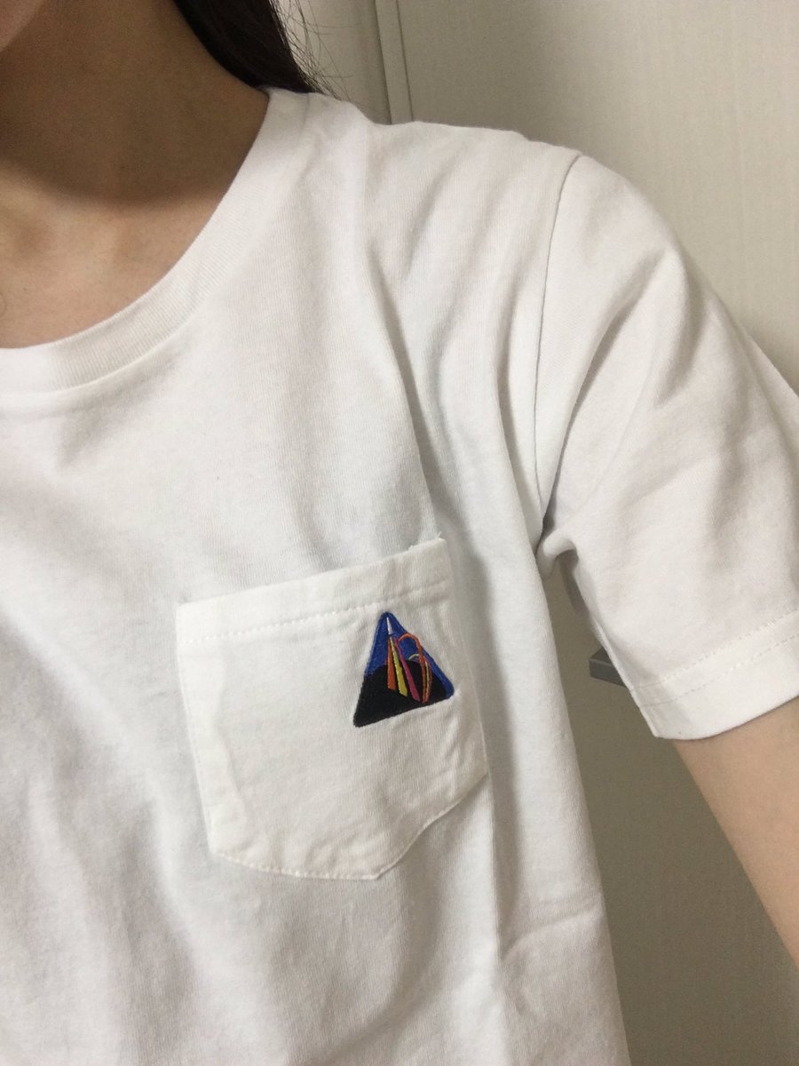 salt_os's tweet photo. CEツアーのTシャツ、ほんと普段使いしやすくて今日もこれで出勤している🥰　#prfm https://t.co/v4NNr38mf6