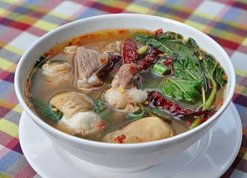 Must try food wheb you visit #Bangkok 😋 #Tomsaap #thaifood #yummy #soupdish  👉 samslodge.com #bestlodgeinbangkok #backpackers #wheretostay #travelsoon