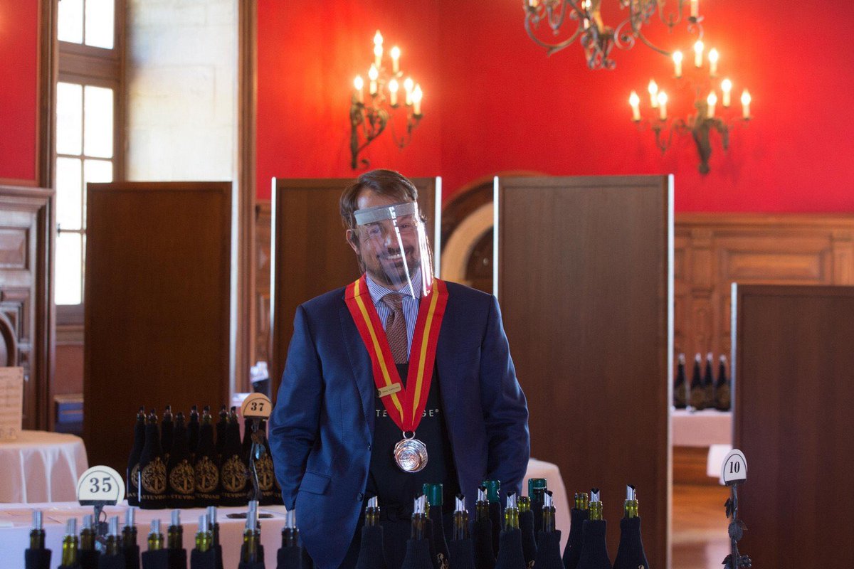 HISTOIRE_DU_VIN's tweet photo. VIN : La 105ème édition du Tastevinage s'est déroulée en respectant les mesures sanitaires https://t.co/WgYxDxEkjD https://t.co/tfpNPHo9ds