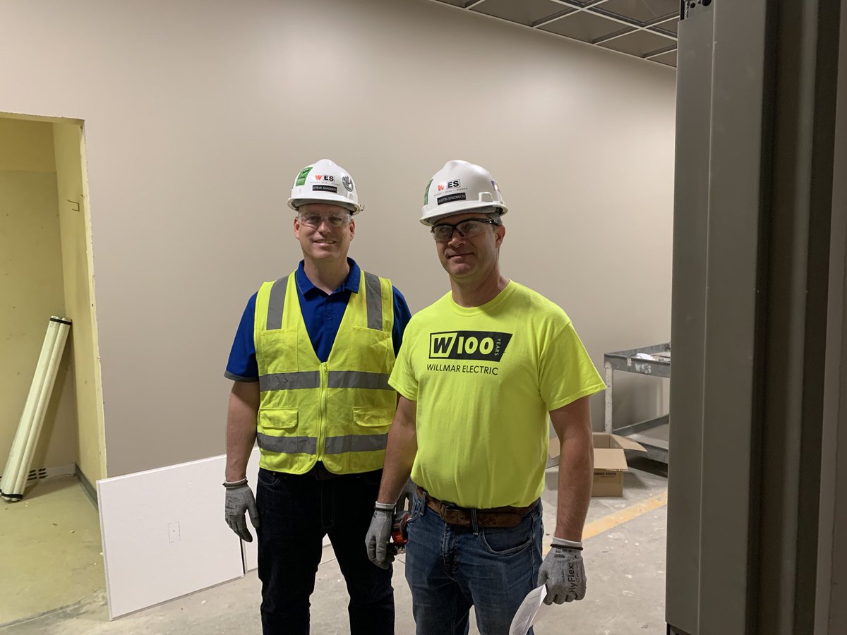 ISGSteveGardner's tweet photo. Celebrating 365 days without a recordable injury! @WillmarElectric #WILLMAR1920 https://t.co/EaO5bNBcay