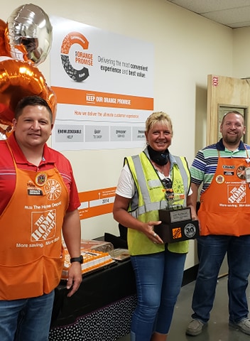 beckynaylor5's tweet photo. 2218 celebrates Lynn Heckerson's 30th Anniversary with Home Depot!  Congratulations, Lynn! @CampSweenScott @Greenthewick @HinckJ @ShowMeShawnD196 @MAPMD175 @Matt_P_Parrish @kear_tiffany @tiffanydwhite @BryceHoffhines @DustinHodo @luketurnerHD @BoudreauShannon @3006Chandra https://t.co/lfy6BDcEb5