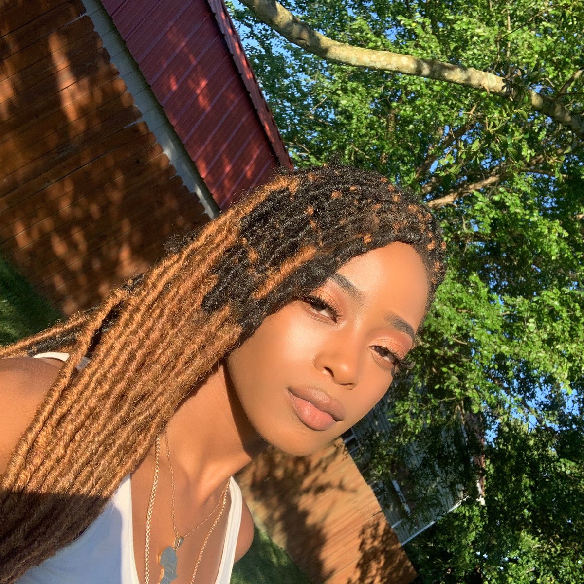 Its_Gada's tweet photo. I never take selfies cause I don’t do my edges 😂, but my makeup was too fye today 💓 https://t.co/BTSuT8RQUR