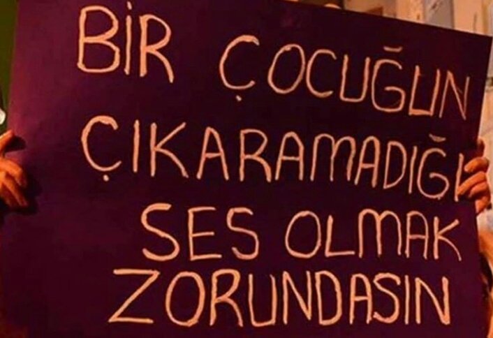 zayovsky's tweet photo. Lütfen sessiz kalmayalım. Çocuklarımızın çıkarmaktan utandığı sesleri olalım. Hepimiz bir tweet atsak bizden bir şey eksilmez ama en azından elimizden geleni yapmaya başlamış oluruz.
#cocukistismarıvar https://t.co/tat7Fo9dUP