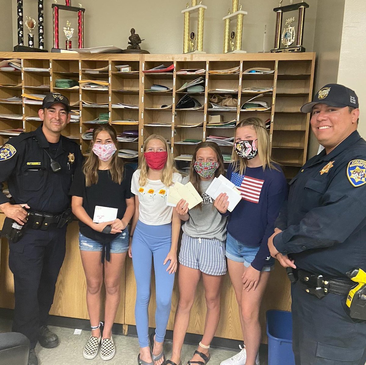 ChpRiverside's tweet photo. The Riverside National Charity League paid the CHP Riverside Area Office a special visit today!! The NCL stopped by to drop off some thank you cards to our Officers for their service. On behalf of the Riverside CHP area, thank you very much NCL!!#whatsgoingoninriversidecounty https://t.co/MG9PRJolgx