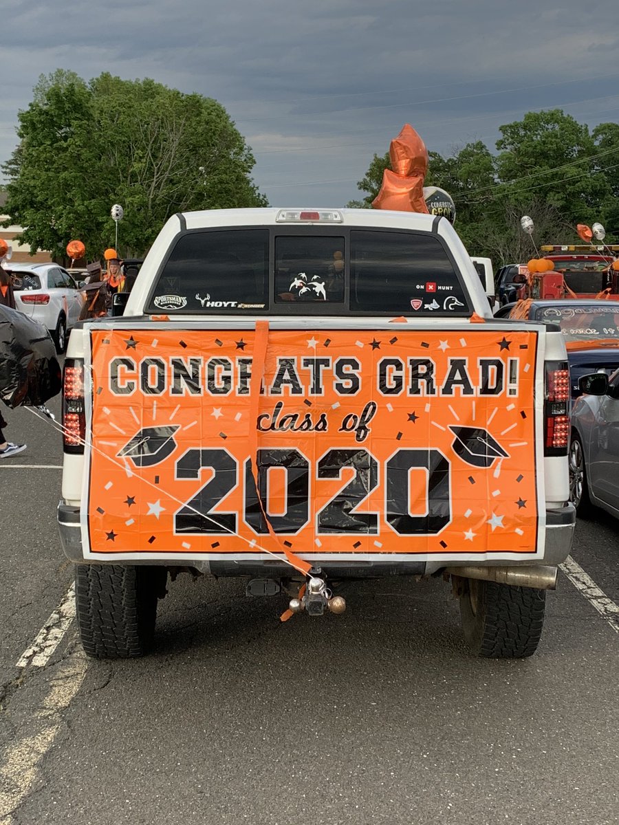 SchneppTom's tweet photo. The Senior Parade was a huge success! https://t.co/Uj8Lrh1LoI
