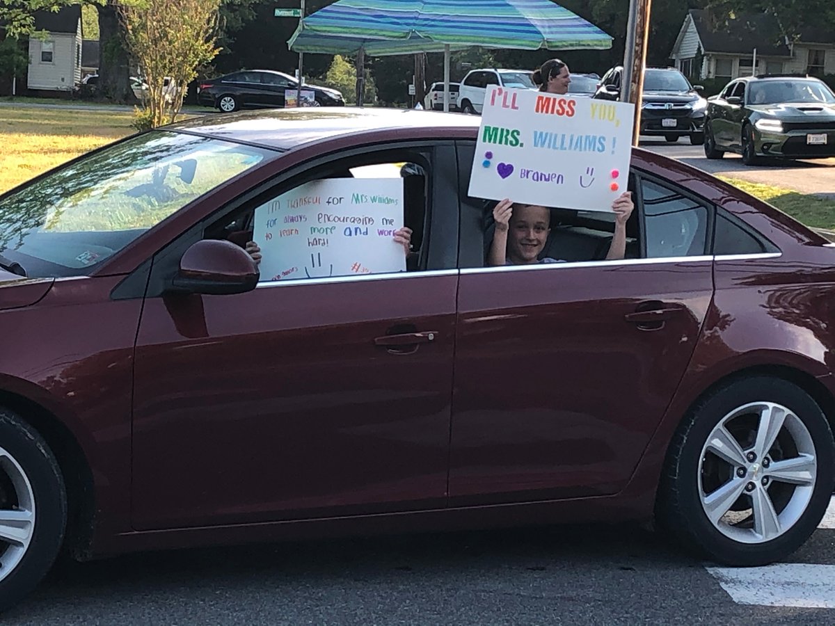 reach4excellen1's tweet photo. Enon End-of-Year Parade -It was great to see all our students and parents. Have a great summer! #enonrocks@ Enon_ElementarySchool https://t.co/PSB7ETnNQ3