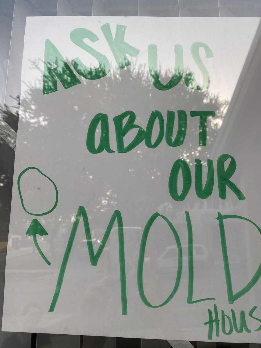 court_hami's tweet photo. Didn’t have chalk #ThisWillHaveToDo #AskMeAboutTheMold #PosterHasMoldOnIt #WelcomeToMoldague #FortHood #EnoughTalkTimeForChalk https://t.co/UQ2P2WyRCv
