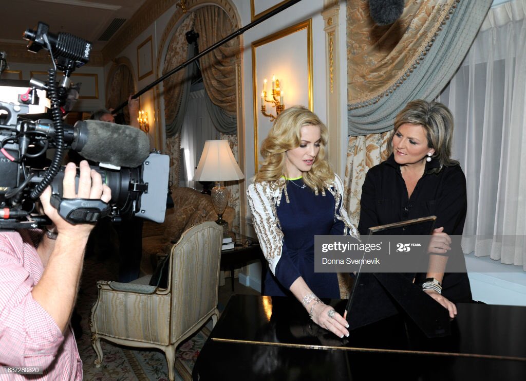 madonnas_fault's tweet photo. Madonna and @CynthiaMcFadden 2012. #itfeels...#lookitup https://t.co/2CULEAaeC8