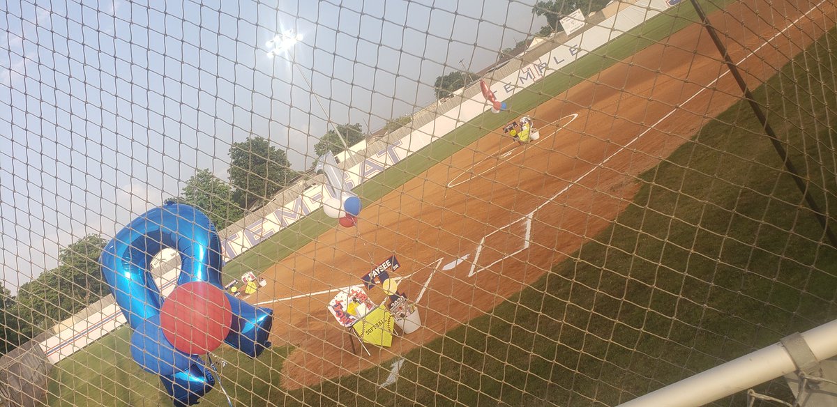 leblanc_coach's tweet photo. Softball Senior Night!!!#temcats https://t.co/ecjrKvwWol