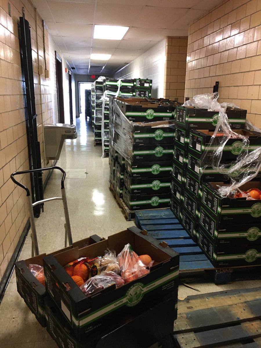 JeeFoods's tweet photo. An amazing day of distributing food that would otherwise go to waste to local nonprofits! Over 16,000 lbs and 20 nonprofits served. Thank you to @foodrescueUS and @farmlinkproject for making it happen. The best part is...we’re just getting started. Stay tuned. #studentpowered https://t.co/tAjuW3wfXx
