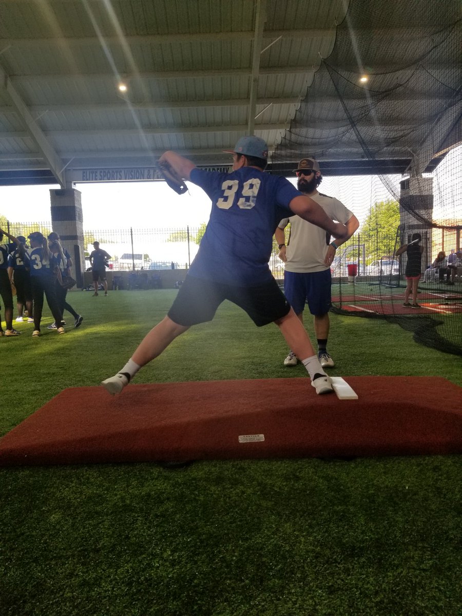 EricaBarron20's tweet image. Puttin in work!! @CardenDrake #hardworkpaysoff #pitchinglesson #sticksbaseball @AR_Sticks