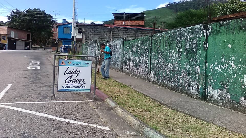Corpotachira_'s tweet photo. @Corpotachira_ estuvo en el sector Luisa Teresa Pacheco #SanCristóbal, en la parada de las busetas Romulo Gallegos, realizando el desmalezamiento y la limpieza de la área, contribuyendo con el mantenimiento de los espacios públicos
#TáchiraDeTrabajoDiario
@laidygomez
@pedroavivas https://t.co/WsuLgnZ8R5