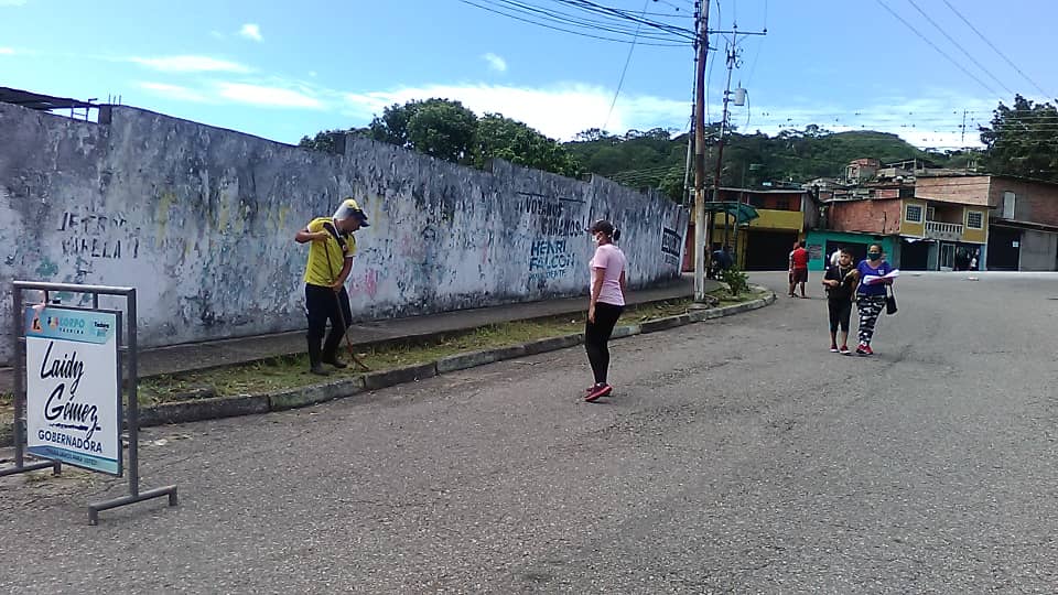 Corpotachira_'s tweet photo. @Corpotachira_ estuvo en el sector Luisa Teresa Pacheco #SanCristóbal, en la parada de las busetas Romulo Gallegos, realizando el desmalezamiento y la limpieza de la área, contribuyendo con el mantenimiento de los espacios públicos
#TáchiraDeTrabajoDiario
@laidygomez
@pedroavivas https://t.co/WsuLgnZ8R5