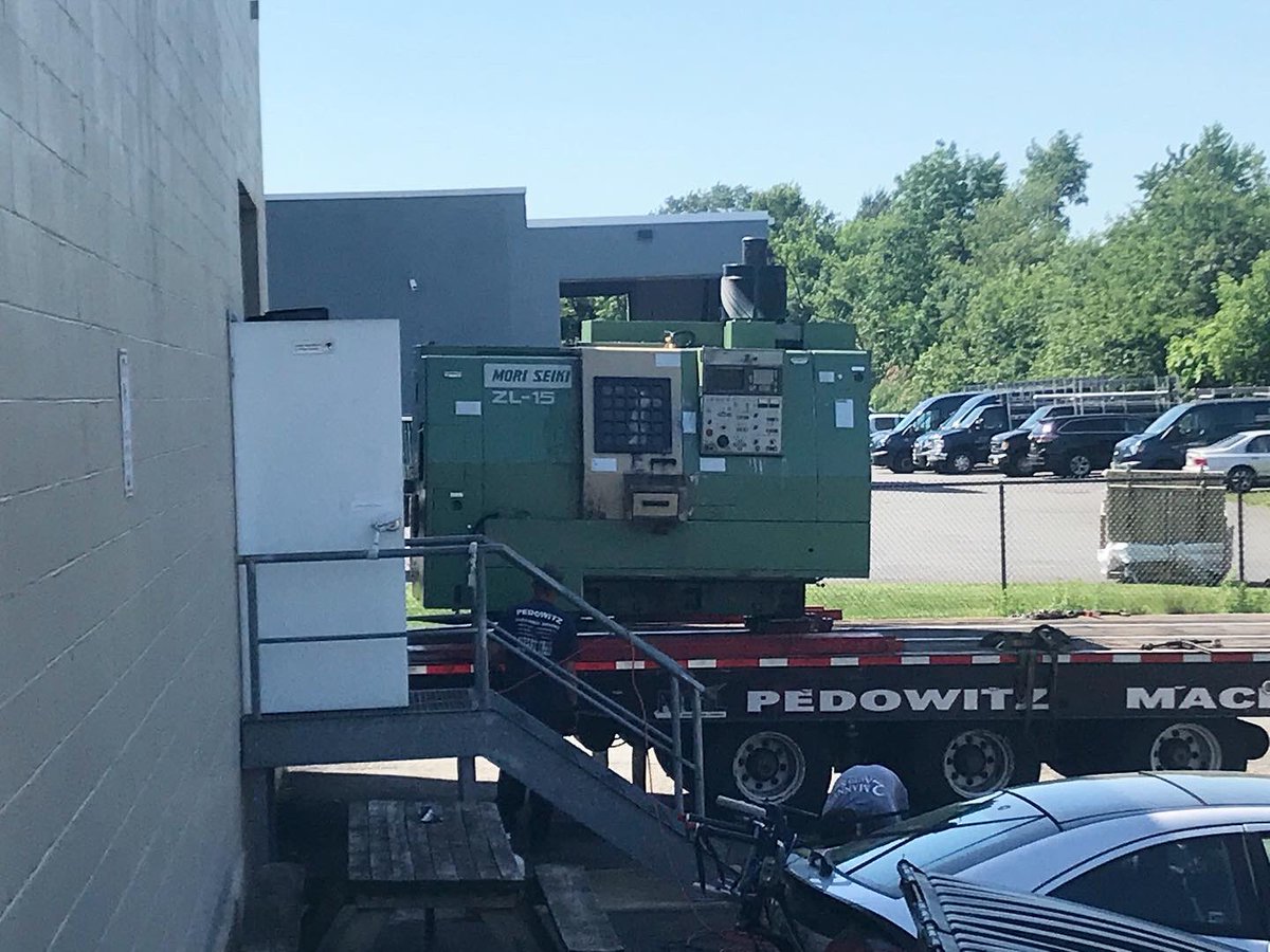 HunterMfgSvcs's tweet image. Hunter Manufacturing says goodbye to the end of an era, the last green beast from the 90’s is moving out. Making room for more new technology. #madeinusa #machineshop #manufacturing
