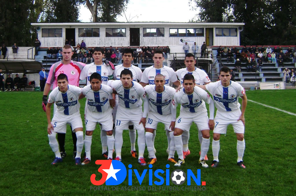 3divisioncl's tweet photo. FOTO DEL RECUERDO DEL PORTAL: ¿de que año es? y ¿que jugadores aparecen? #QuedateEnCasa si quieres que subamos más fotos del recuerdo dale un me gusta. Etiqueta alguno que aparezca en la foto. @UnionSantaCruz @DeporSantaCruz @DSantaCruzSADP @SantaCruzuniuni https://t.co/YUyJobzO1R