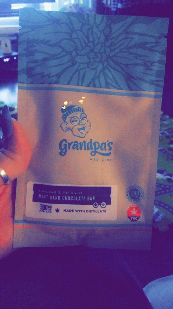 Becca_Destiny13's tweet photo. Mamas ready , relaxation time starts now. #hightimes #edibles #weedmama https://t.co/cpX1VswKKR