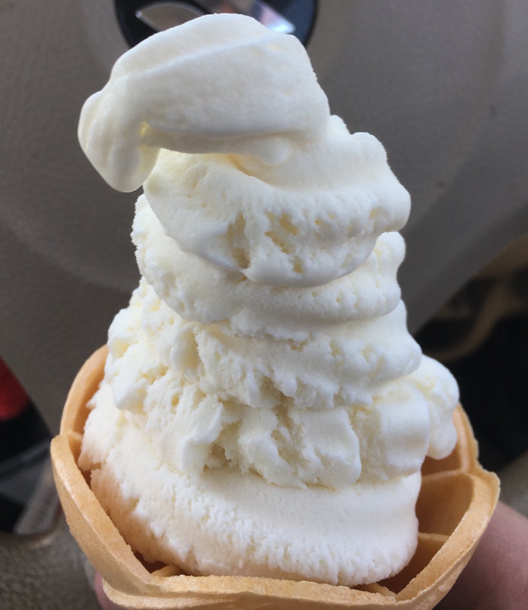 ETOMUSUME_jp's tweet photo. 岩手県道の駅「平泉」ナウ。「ホワイトコーヒーアイス」(350円)。半信半疑で買ってみたけど���ちゃんとコーヒー味で美味！。 https://t.co/Kj578wgJCh