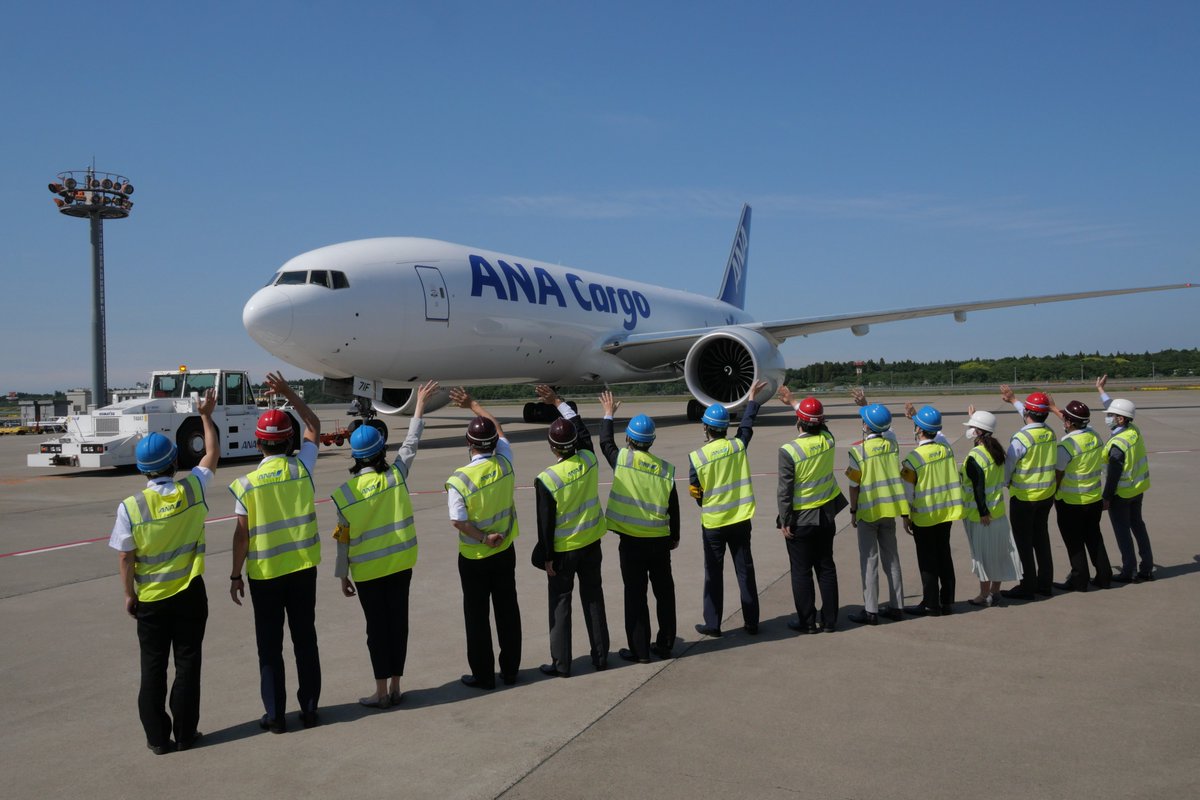 月刊エアライン編集部 貨物65トンを搭載したana の貨物臨時便 ボーイング777f Ja771f が Nh8597便として成田からフランクフルトへ向け出発 Anaが貨物専用機を同路線に投入するのはこれが初で 今月は17日と24日にも運航が予定されています T