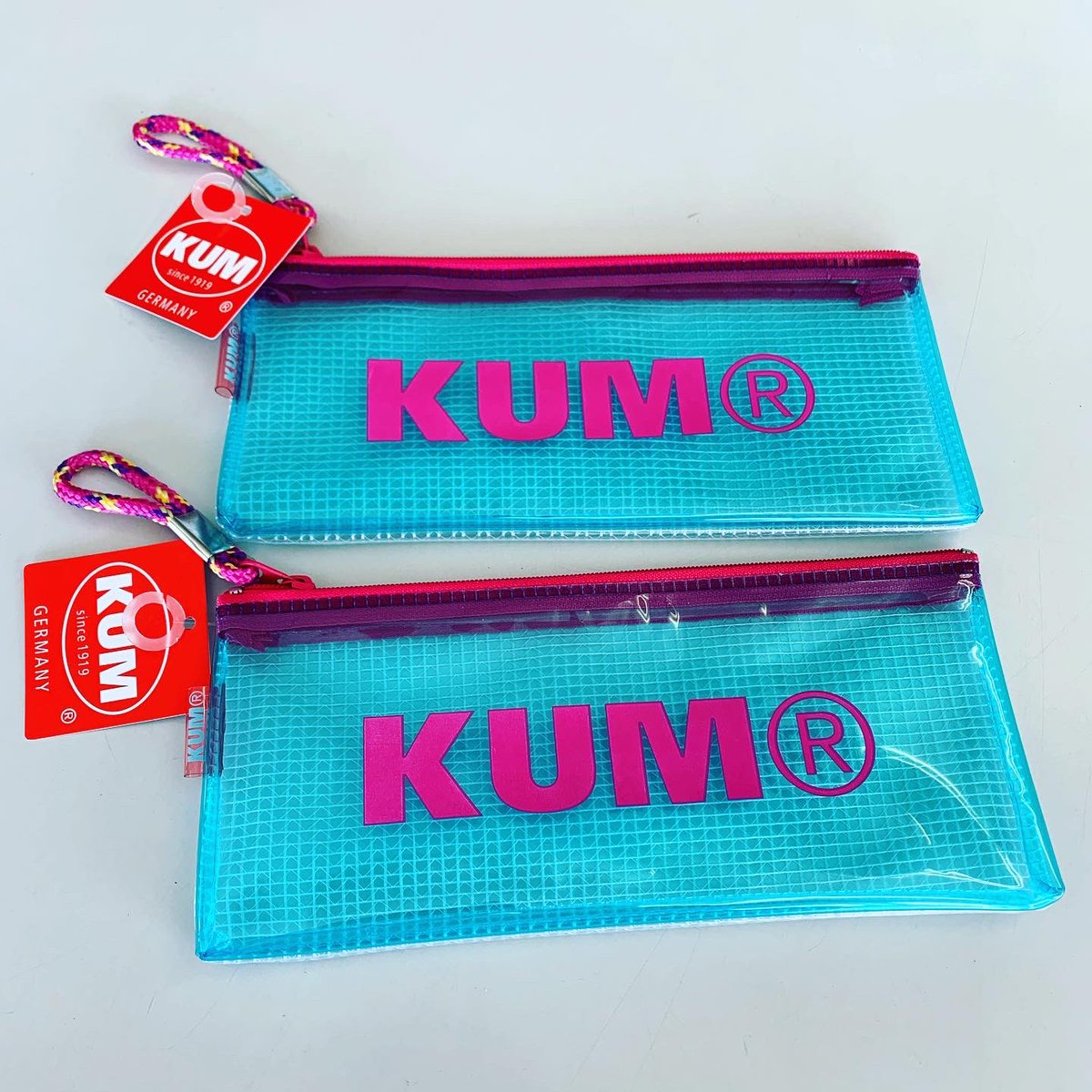 マイクロ書店 Auf Twitter こんにちは 今 大人気の筆箱の紹介です Keptペンケース Kumペンケース クリアな表地とメッシュ繊維入りの裏地でスタイリッシュに仕立てた 人気のクリアタイプで中身が一目で確認できて便利ペンケース 文房具だけでなく 化粧品