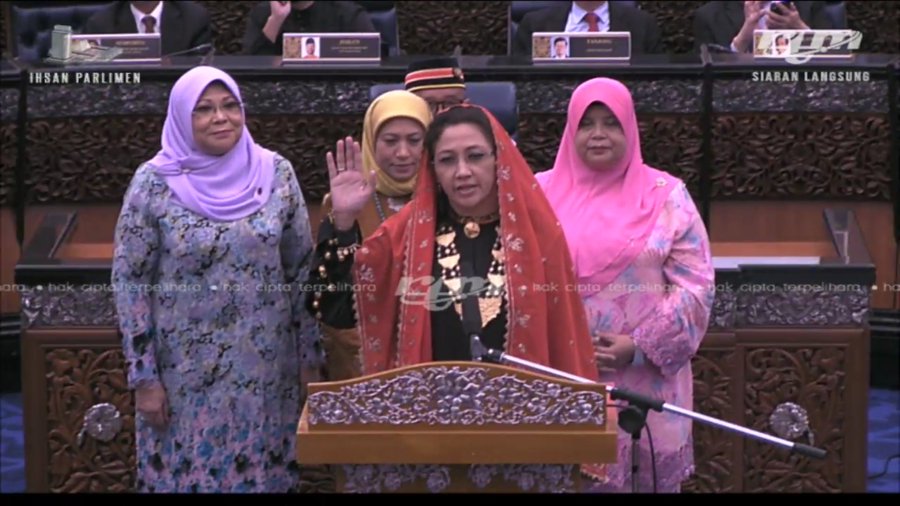 Datuk Jahat Hensem On Twitter Persalinan Yang Digunakkan Oleh Ahli Parlimen Mukah Hanifah Hajar Taib Sewaktu Angkat Sumpah Jawatan Ahli Parlimen Pun Dia Yang Design Https T Co E5dgdlrbko Twitter