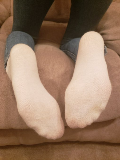 3 pic. #socks #anklesocks #footfetish #feetandjeans #footmodel #feetpicsforsale https://t.co/49GS12x