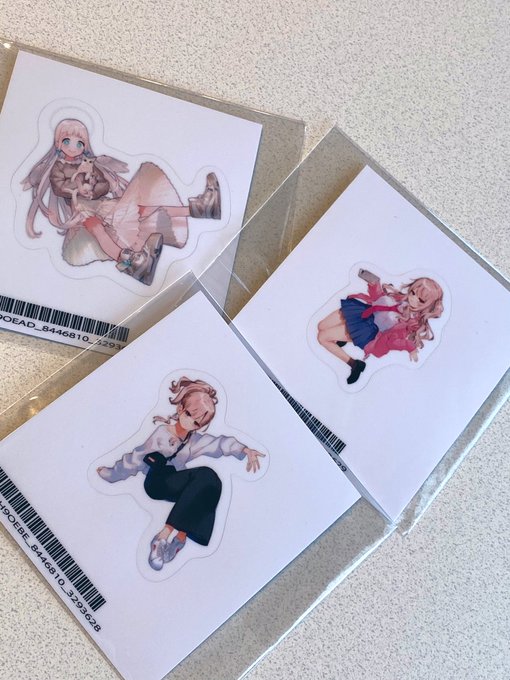 suzuriからステッカーが届いたのですが、印刷の目が結構荒いのでショップから取り下げます💦 