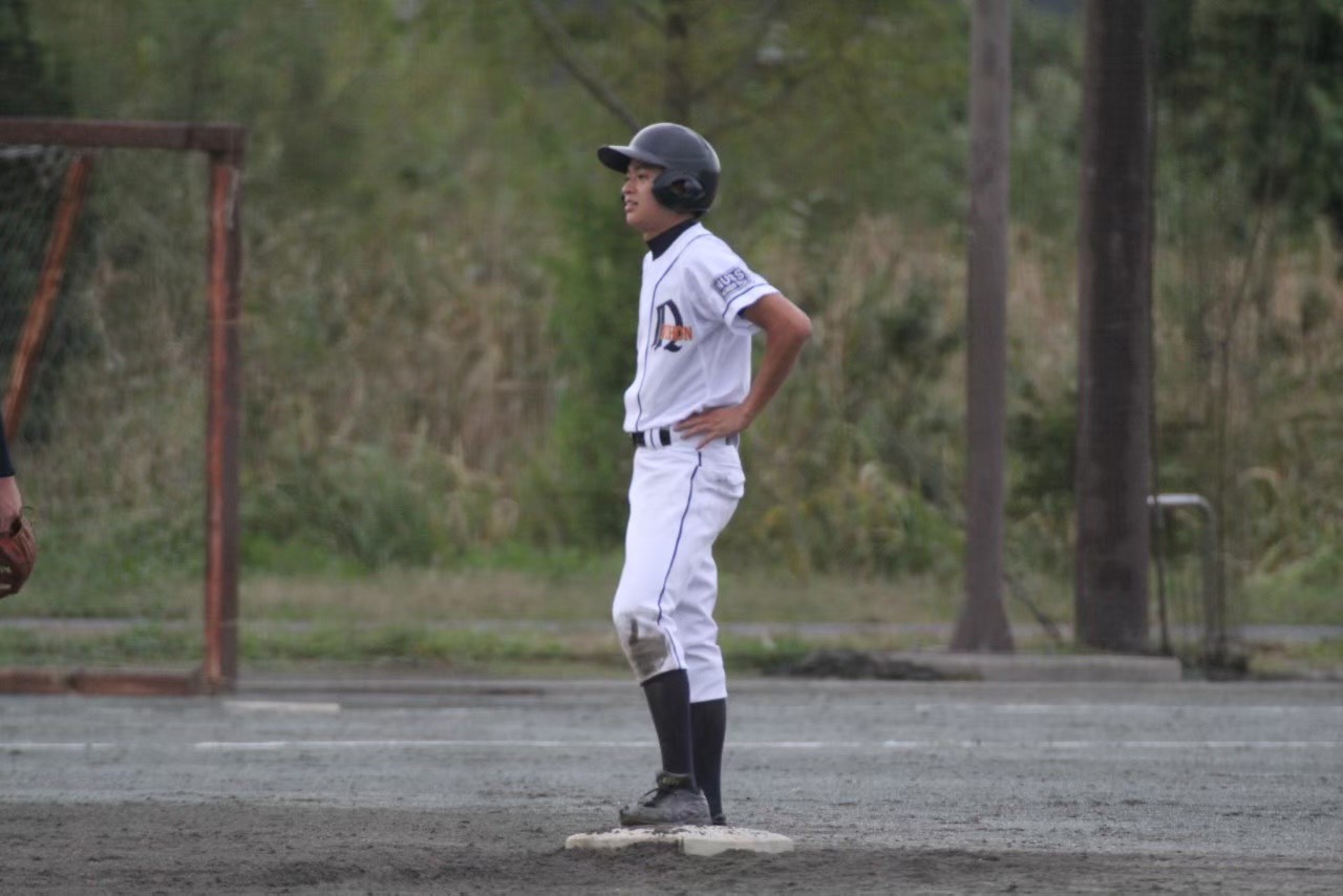 日本大学 生物資源科学部 ソフトボール部 部員紹介 ２年 上野将輝 チーム1の努力家で誰からも信頼される男です 高校時代はラグビー部に所属し そこで培った足が彼の持ち味でもあります 男らしい一面もありますが 少し女子力が高いようにも見えます